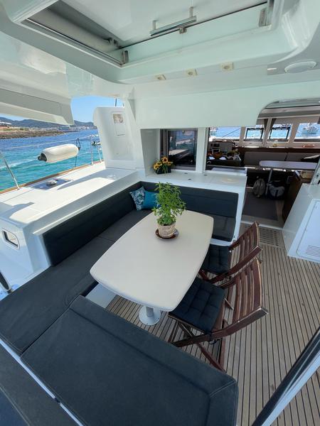 Book yachts online - catamaran - Lagoon 450 Fly - Genia - rent