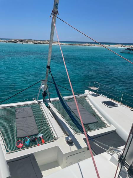 Book yachts online - catamaran - Lagoon 450 Fly - Genia - rent