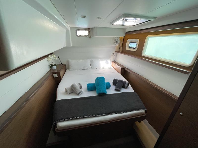 Book yachts online - catamaran - Lagoon 450 Fly - Genia - rent