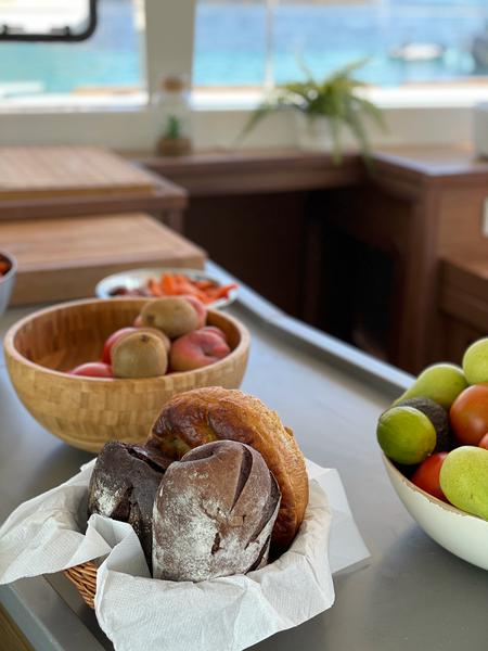 Book yachts online - catamaran - Lagoon 450 Fly - Genia - rent