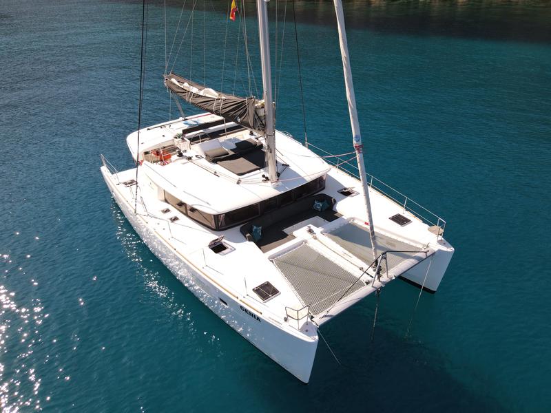 Book yachts online - catamaran - Lagoon 450 Fly - Genia - rent