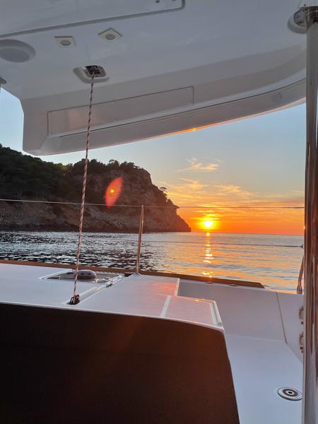 Book yachts online - catamaran - Lagoon 450 Fly - Genia - rent