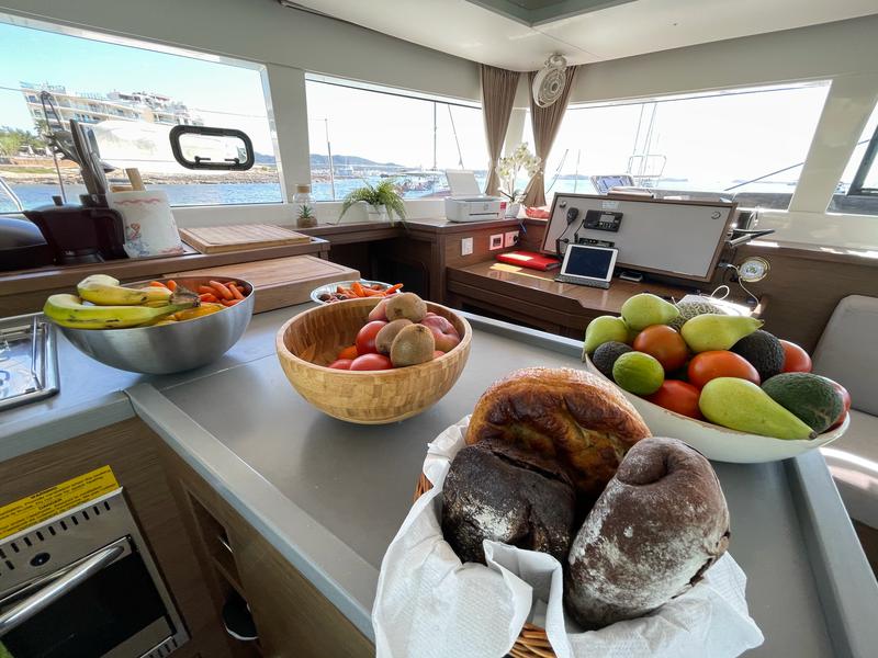 Book yachts online - catamaran - Lagoon 450 Fly - Genia - rent