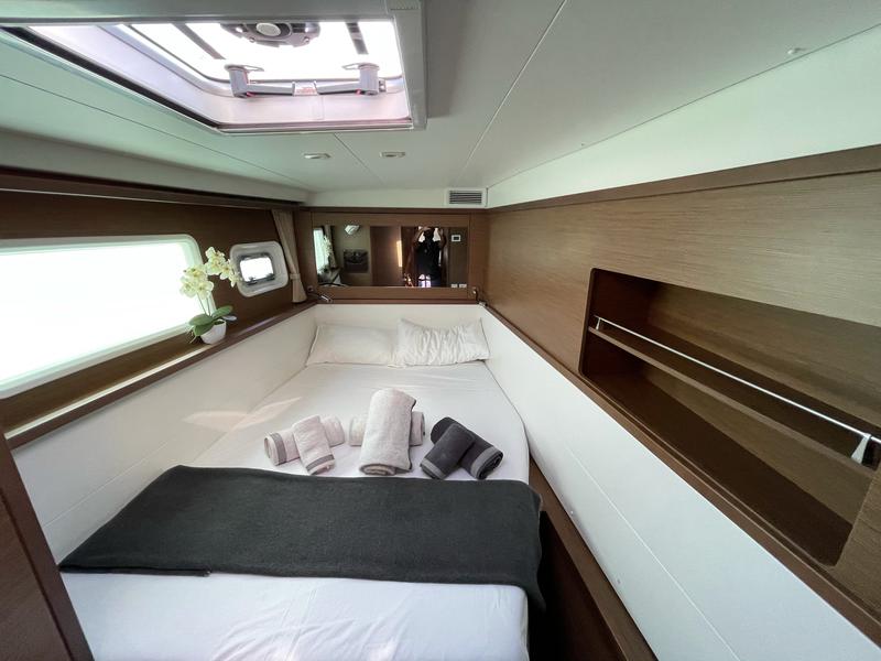 Book yachts online - catamaran - Lagoon 450 Fly - Genia - rent