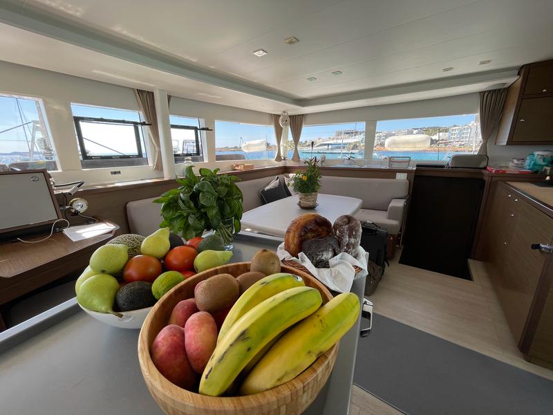 Book yachts online - catamaran - Lagoon 450 Fly - Genia - rent