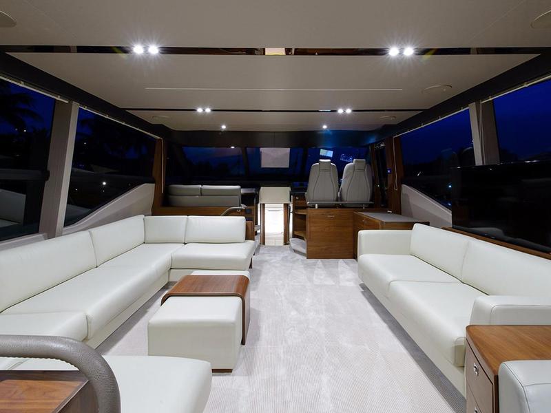 Book yachts online - motorboat - Princess 68 - Jako - rent