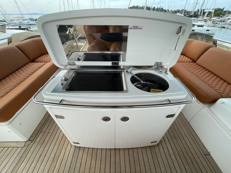 Book yachts online - motorboat - Princess 62 - Jako 62 - rent