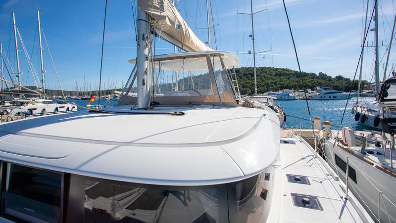 Book yachts online - catamaran - Lagoon 46 Owner Version - Unbound - rent