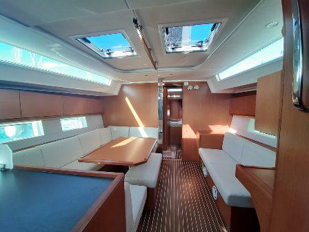 Book yachts online - sailboat - Bavaria C45 Holiday - ARTEMIS - rent