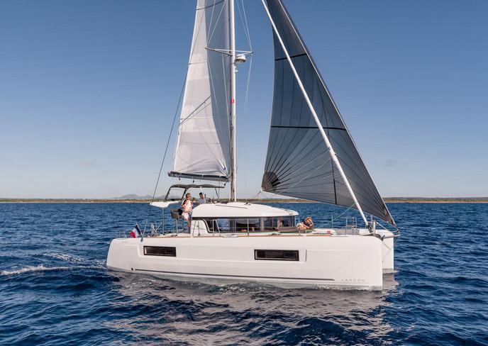 Book yachts online - catamaran - Lagoon 40 - Thor - rent