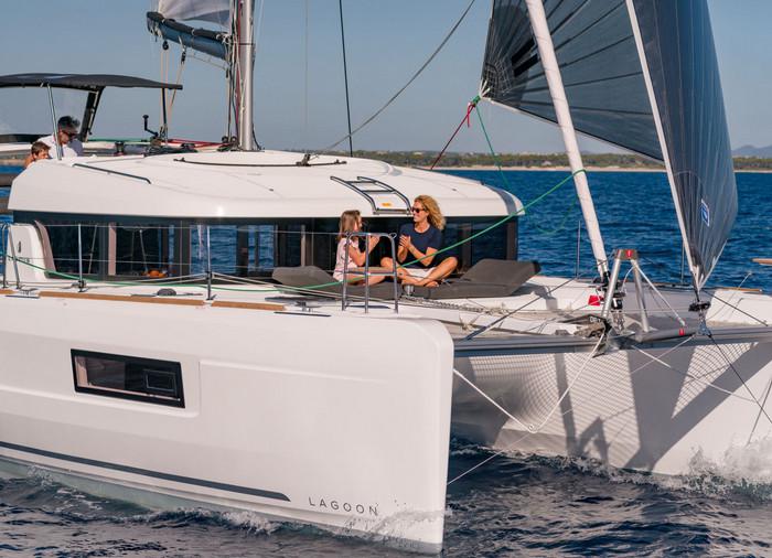 Book yachts online - catamaran - Lagoon 40 - Thor - rent