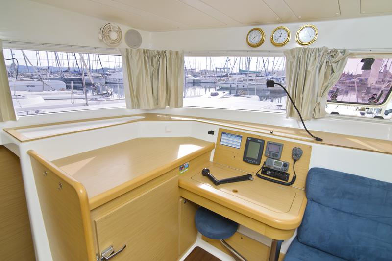 Book yachts online - catamaran - Lagoon 421 - Marielle - rent