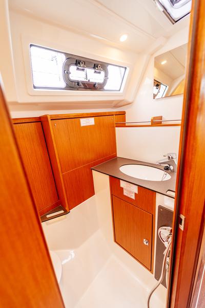 Book yachts online - sailboat - Bavaria Cruiser 37 - Flinx - rent