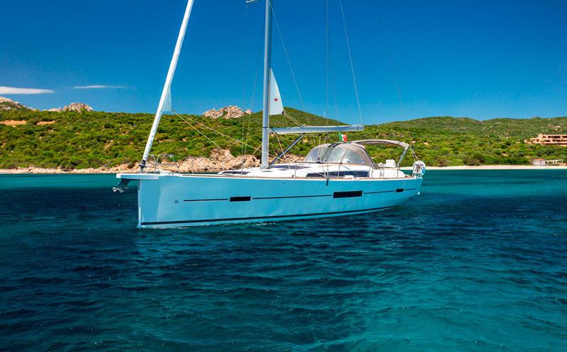 Book yachts online - sailboat - Dufour 520 Grand Large - Zoe - rent