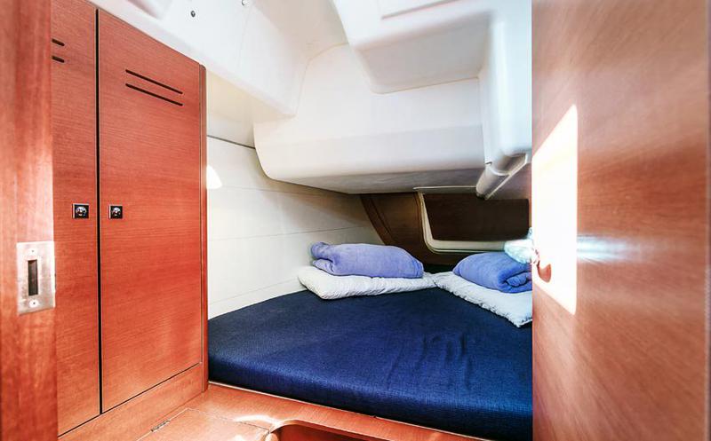 Book yachts online - sailboat - Dufour 350 GL - Sofia - rent