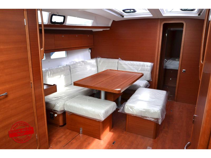 Book yachts online - sailboat - Dufour 460 GL - Asia - Solar Panel - rent