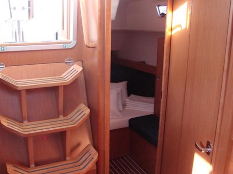 Book yachts online - sailboat - Bavaria 37 Cruiser - Katarina - rent