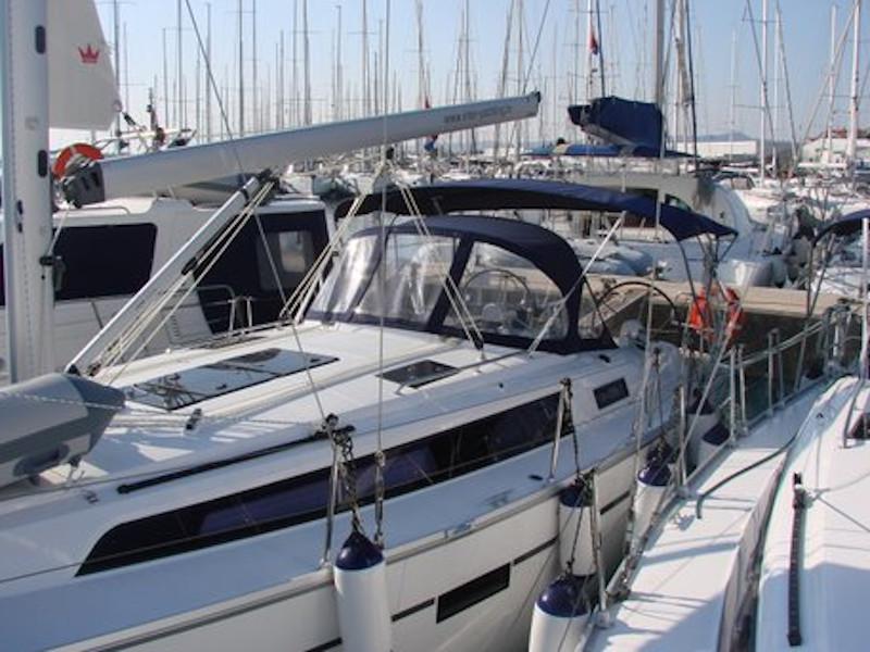 Book yachts online - sailboat - Bavaria 37 Cruiser - Kristina - rent