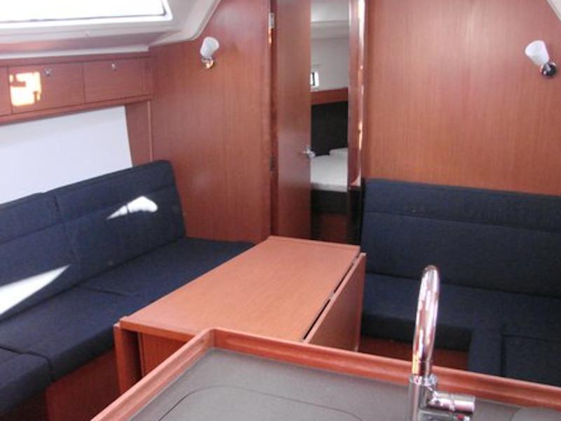 Book yachts online - sailboat - Bavaria 37 Cruiser - Kristina - rent