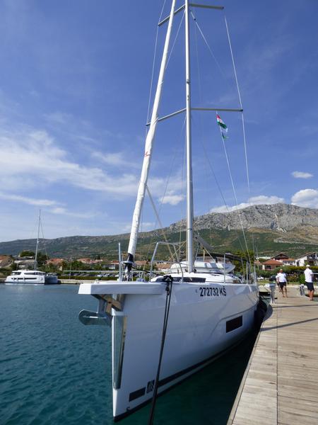 Book yachts online - sailboat - Dufour 470 - BALU - rent