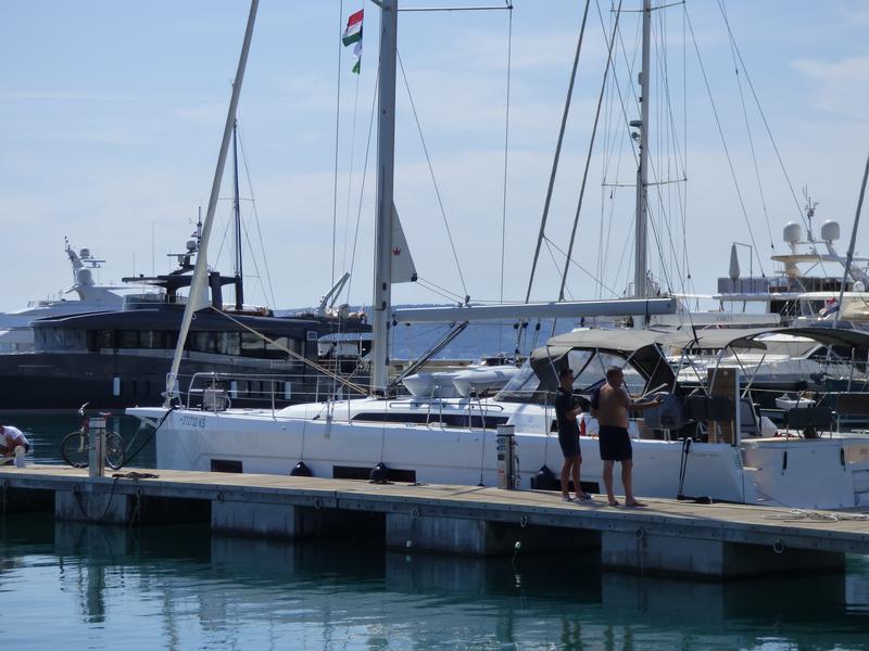 Book yachts online - sailboat - Dufour 470 - BALU - rent