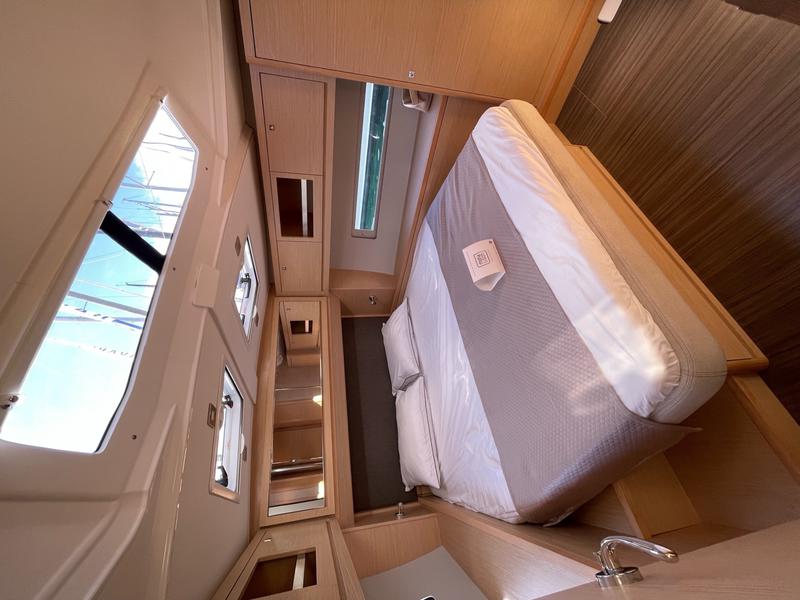 Book yachts online - sailboat - Dufour 470 owner layout - Angelique - rent