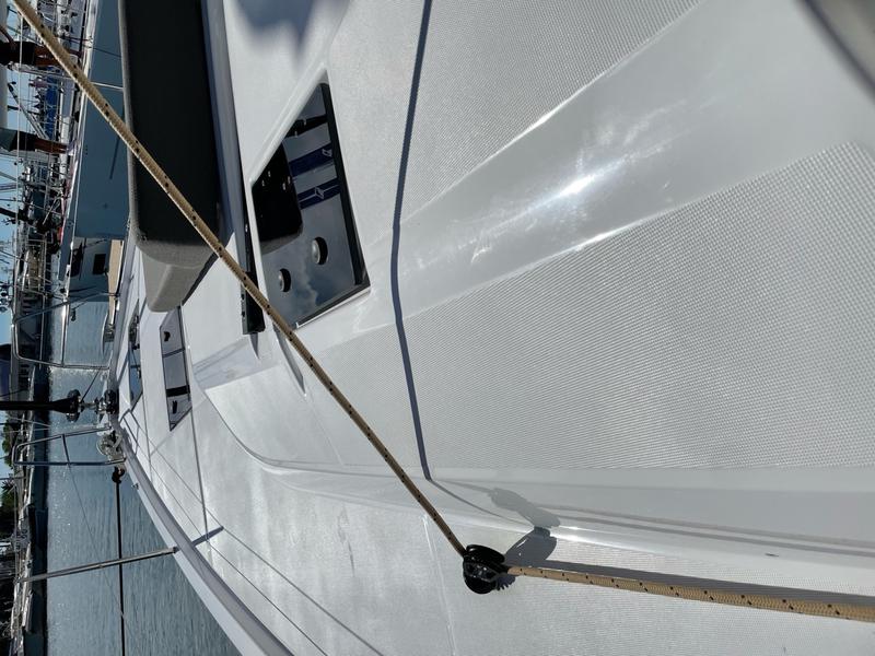 Book yachts online - sailboat - Dufour 470 owner layout - Angelique - rent