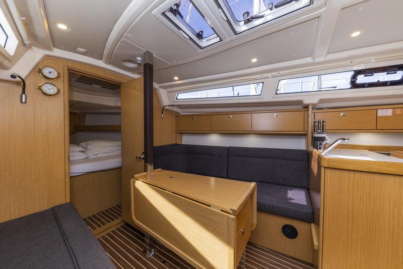 Book yachts online - sailboat - Bavaria Cruiser 34 Style - Lena - rent