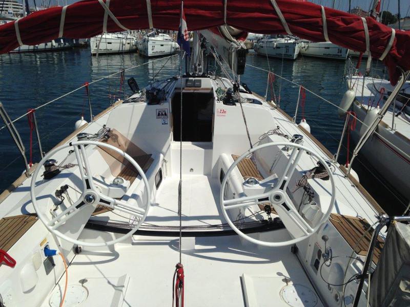 Book yachts online - sailboat - Elan 350 - Yankee - rent