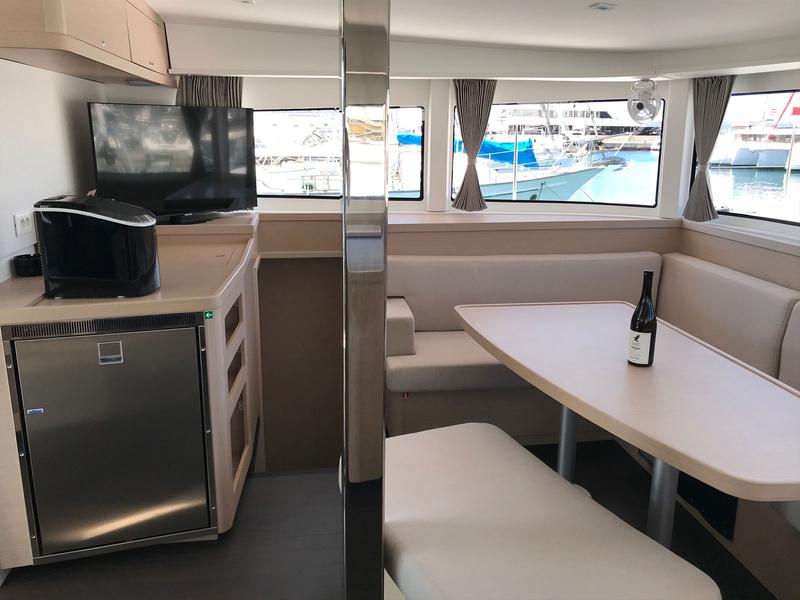Book yachts online - catamaran - Lagoon 42 owner version - FIND US - rent