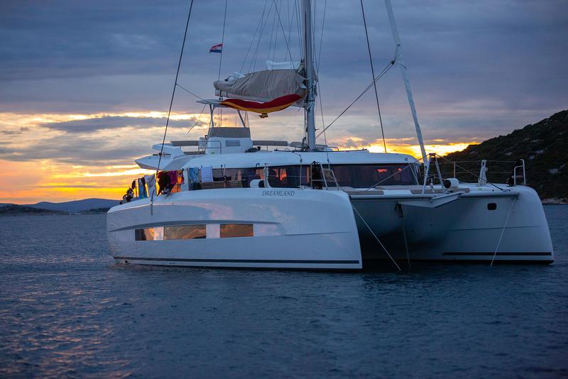 Book yachts online - catamaran - Dufour Catamaran 48 - DREAMLAND - rent