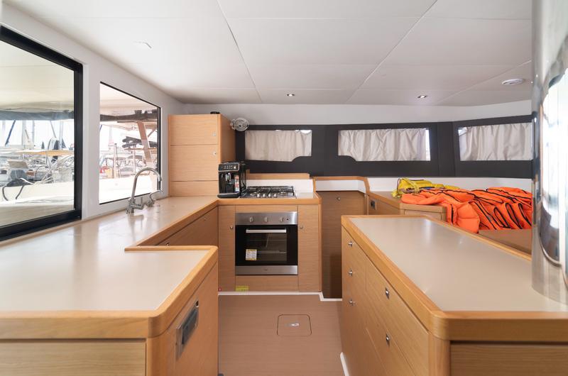 Book yachts online - catamaran - Dufour Catamaran 48 - DREAMLAND - rent