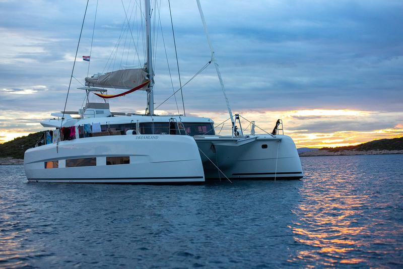 Book yachts online - catamaran - Dufour Catamaran 48 - DREAMLAND - rent