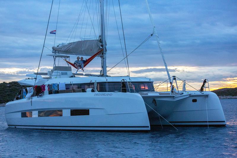 Book yachts online - catamaran - Dufour Catamaran 48 - DREAMLAND - rent