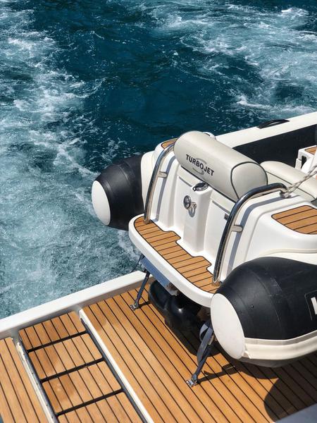 Book yachts online - powercatamaran - Fountaine Pajot 44 - UMBRELLA VICTORIA - rent