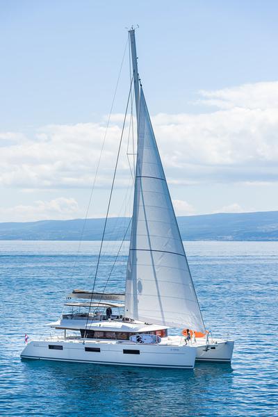 Book yachts online - catamaran - Lagoon 620 - OPAL - rent