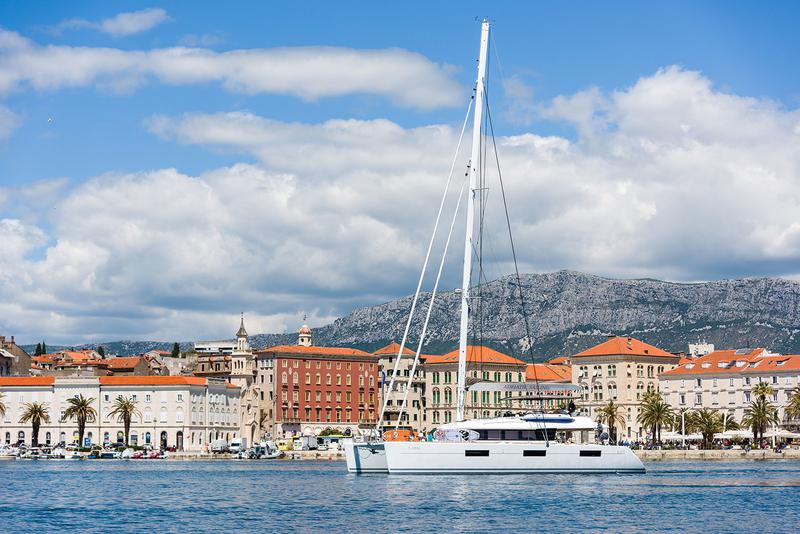 Book yachts online - catamaran - Lagoon 620 - OPAL - rent