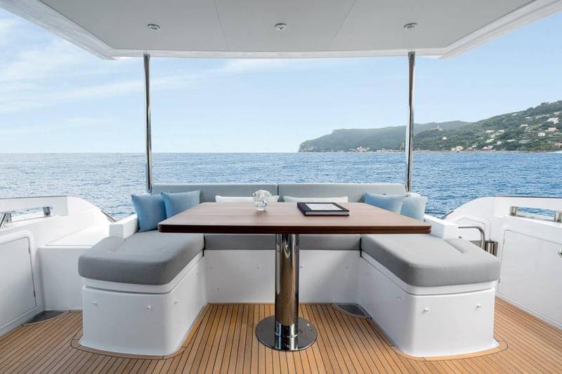 Book yachts online - motorboat - Azimut 55 Fly - BE HAPPY - rent