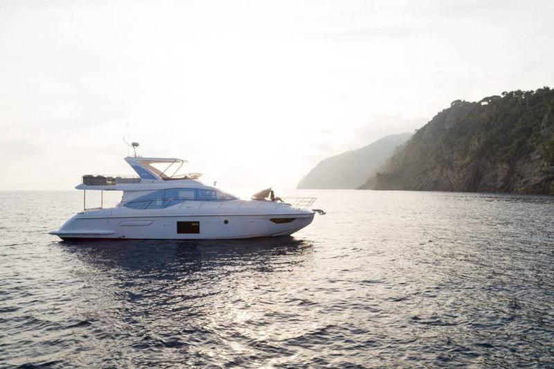Book yachts online - motorboat - Azimut 55 Fly - BE HAPPY - rent