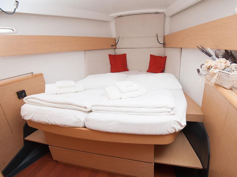 Book yachts online - sailboat - Beneteau First 45 - BYBLIS - rent