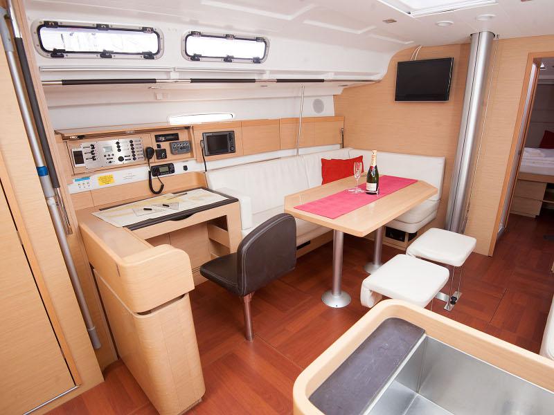 Book yachts online - sailboat - Beneteau First 45 - XENA - rent