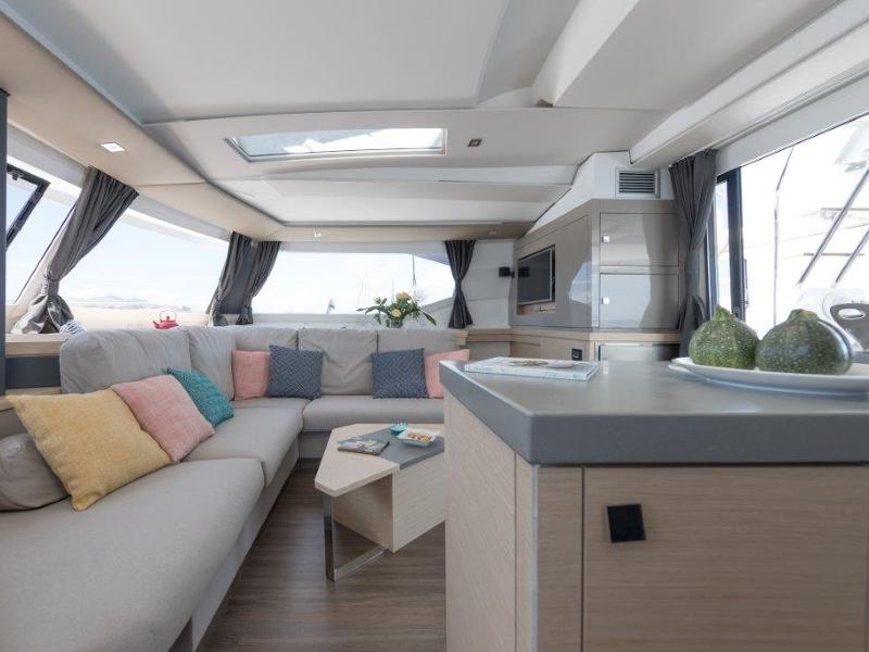 Book yachts online - catamaran - Fountaine Pajot Saona 47 - HERMES - rent