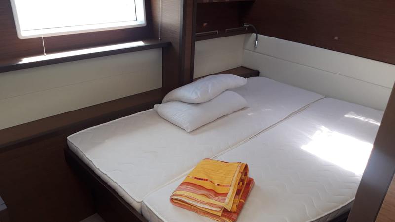 Book yachts online - catamaran - Lagoon 52F - Cala Luna  - rent