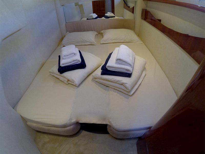 Book yachts online - motorboat - Fairline Targa 52 GT - KATRIN - rent