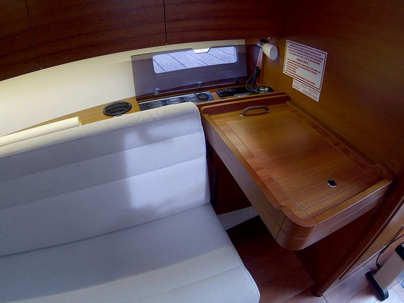 Book yachts online - sailboat - Dufour 350 GL - Luka - rent