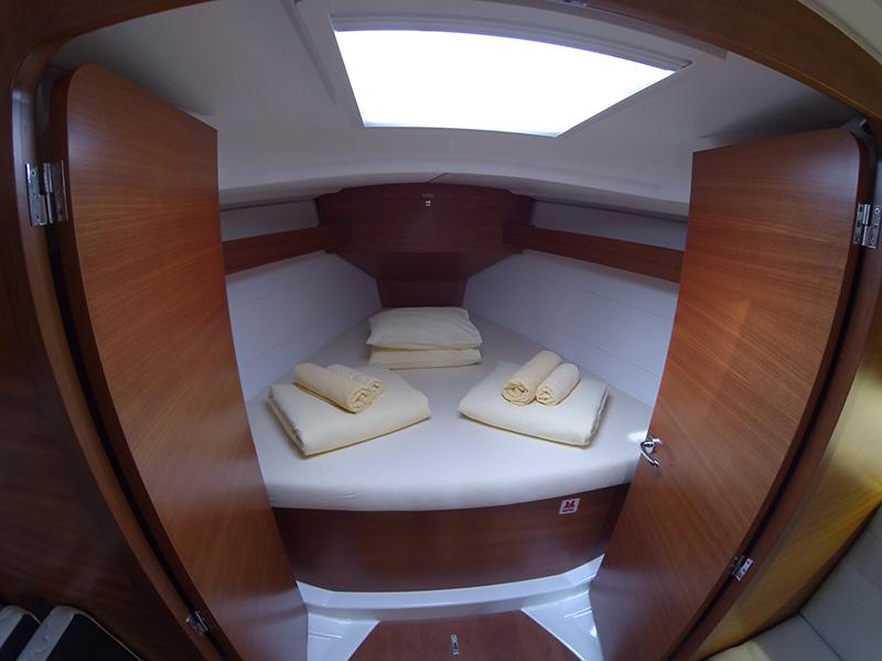 Book yachts online - sailboat - Dufour 350 GL - Luka - rent