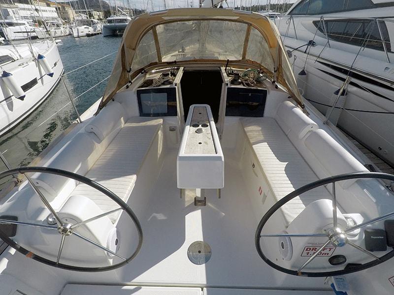 Book yachts online - sailboat - Dufour 350 GL - Luka - rent