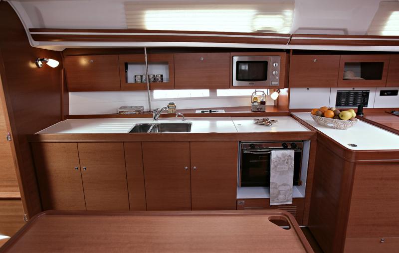 Book yachts online - sailboat - Dufour 375 GL - China girl - rent