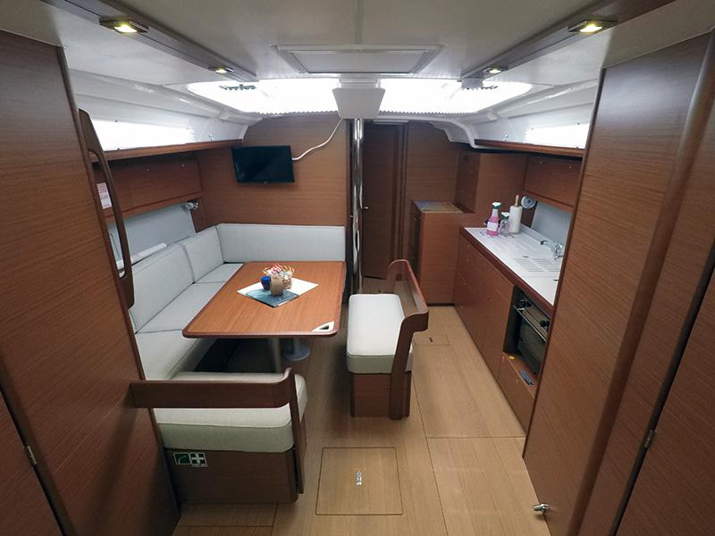 Book yachts online - sailboat - Dufour 430 GL - FREYA - rent