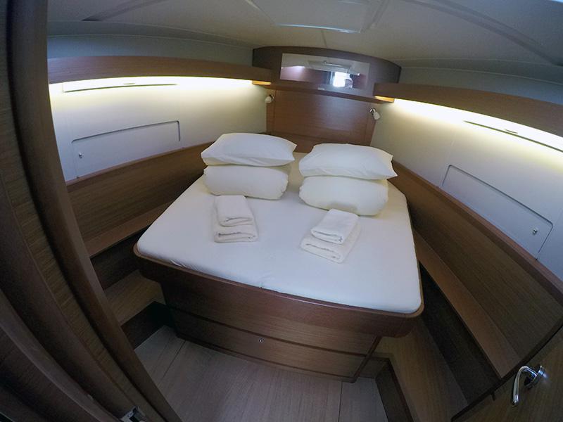 Book yachts online - sailboat - Dufour 430 GL - FREYA - rent